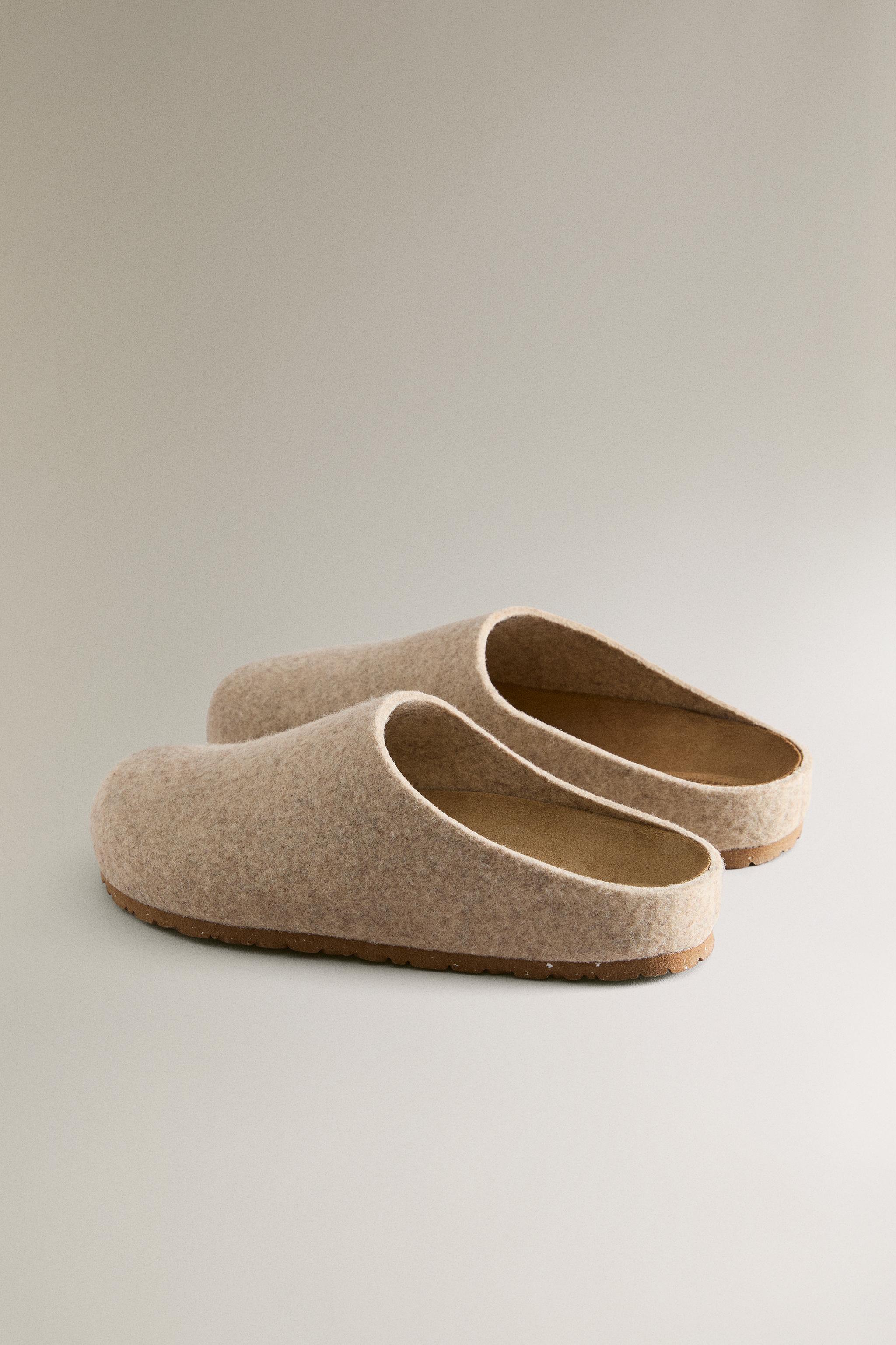 MINIMALIST FELT CLOGS